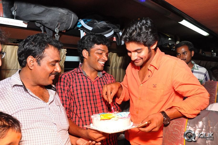 Pyaar-Mein-Padipoyane-Movie-Success-Tour